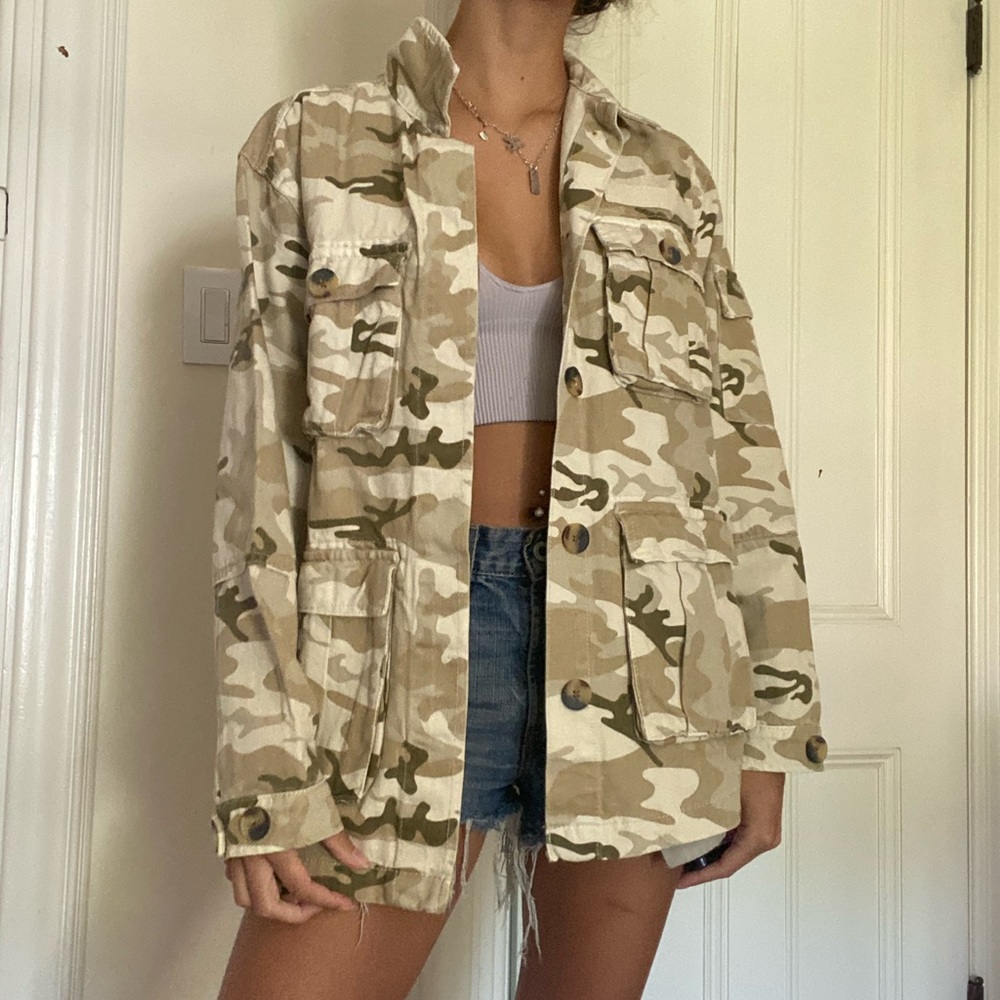 NWT oversized camouflage jacket. Size small.